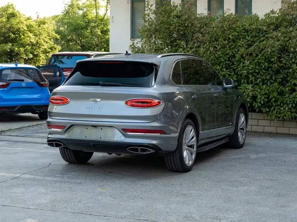 Bentley Bentayga — фото 10