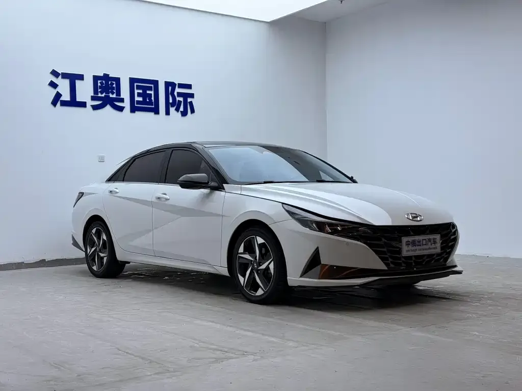 Hyundai Elantra — фото 3