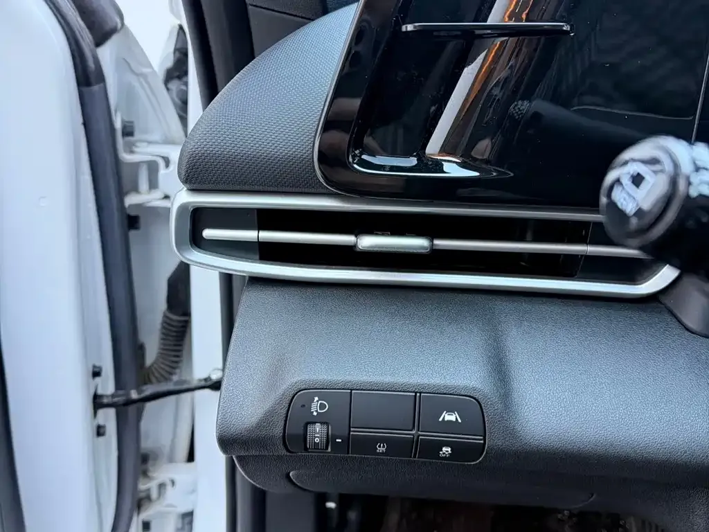 Hyundai Elantra — фото 10