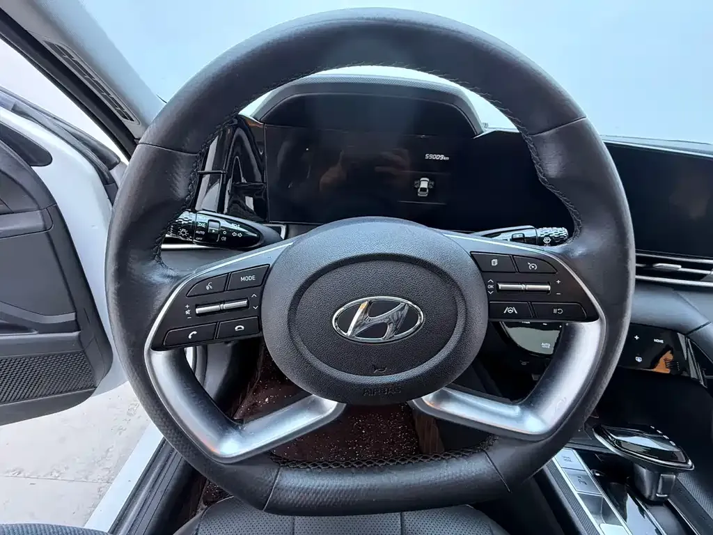 Hyundai Elantra — фото 9