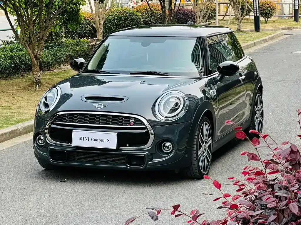 MINI Cooper (3-door) — фото 1