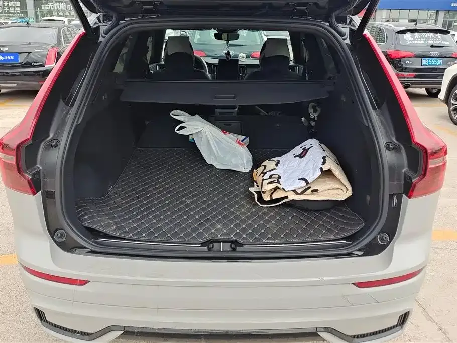 Volvo XC60 — фото 10