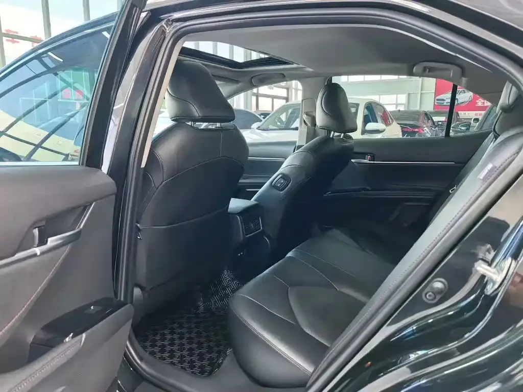 Toyota Camry 2022 из CN, фото 2