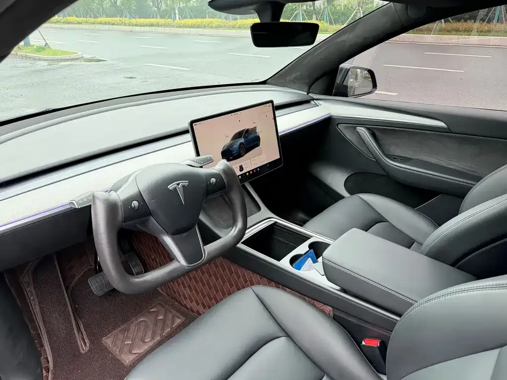 Tesla Model Y — фото 5