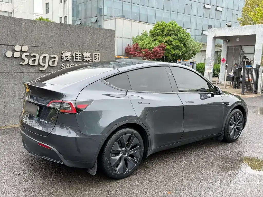 Tesla Model Y — фото 7