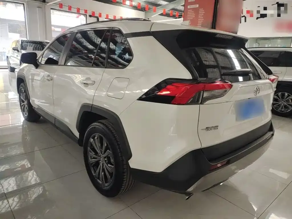 Toyota RAV4 — фото 2
