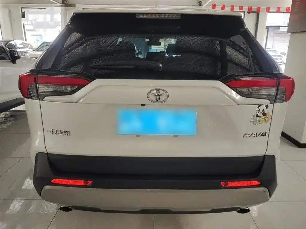 Toyota RAV4 — фото 7