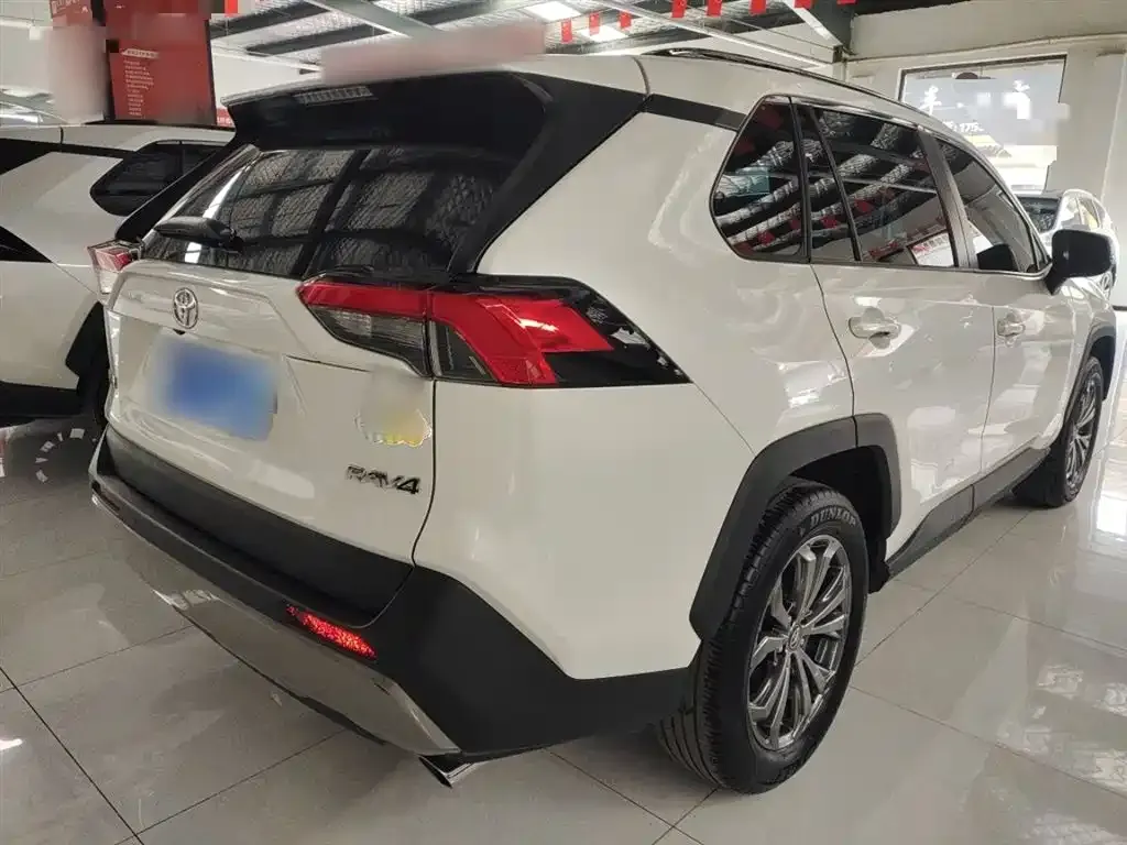 Toyota RAV4 — фото 4