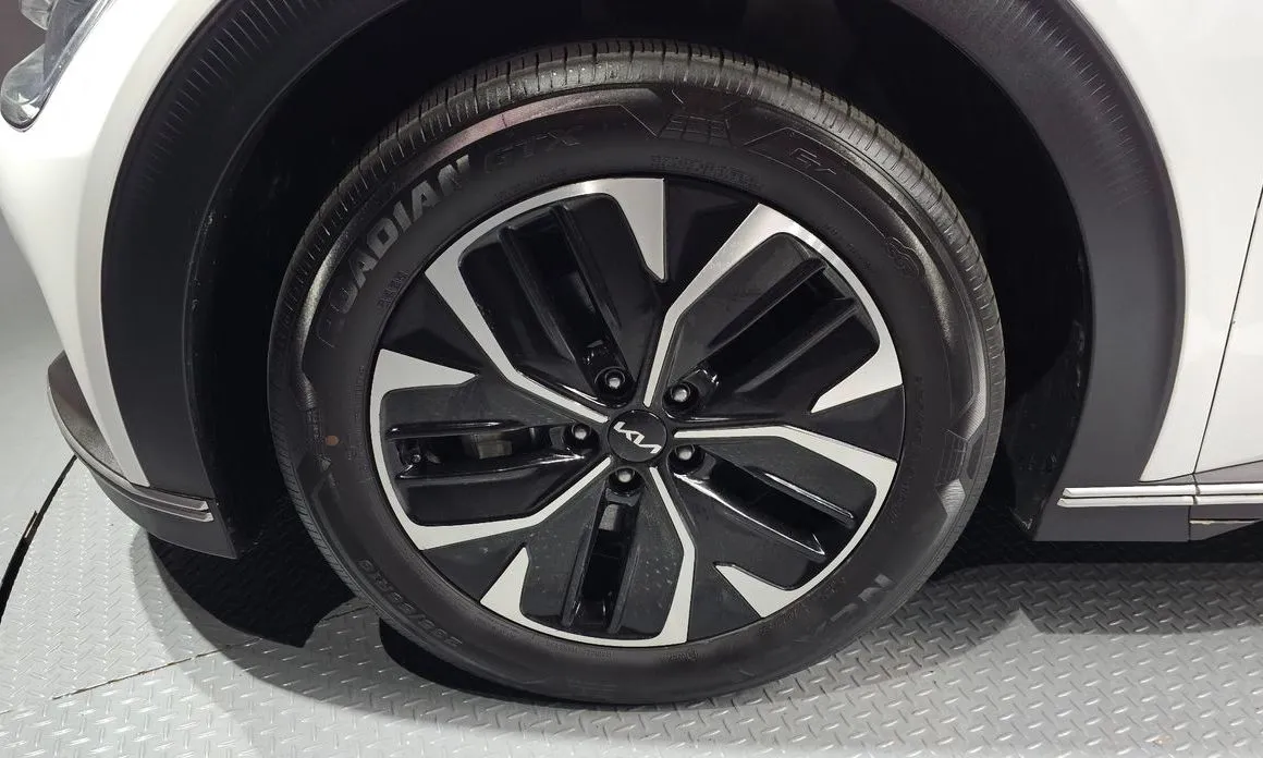 Kia EV6 — фото 10