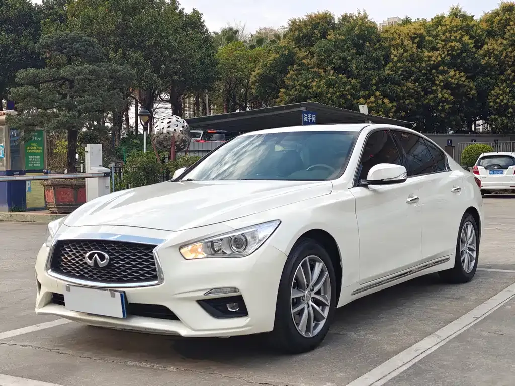 Infiniti Q50L