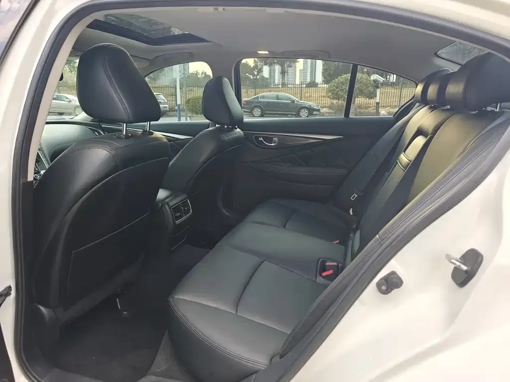 Infiniti Q50L 2023 из CN, фото 2