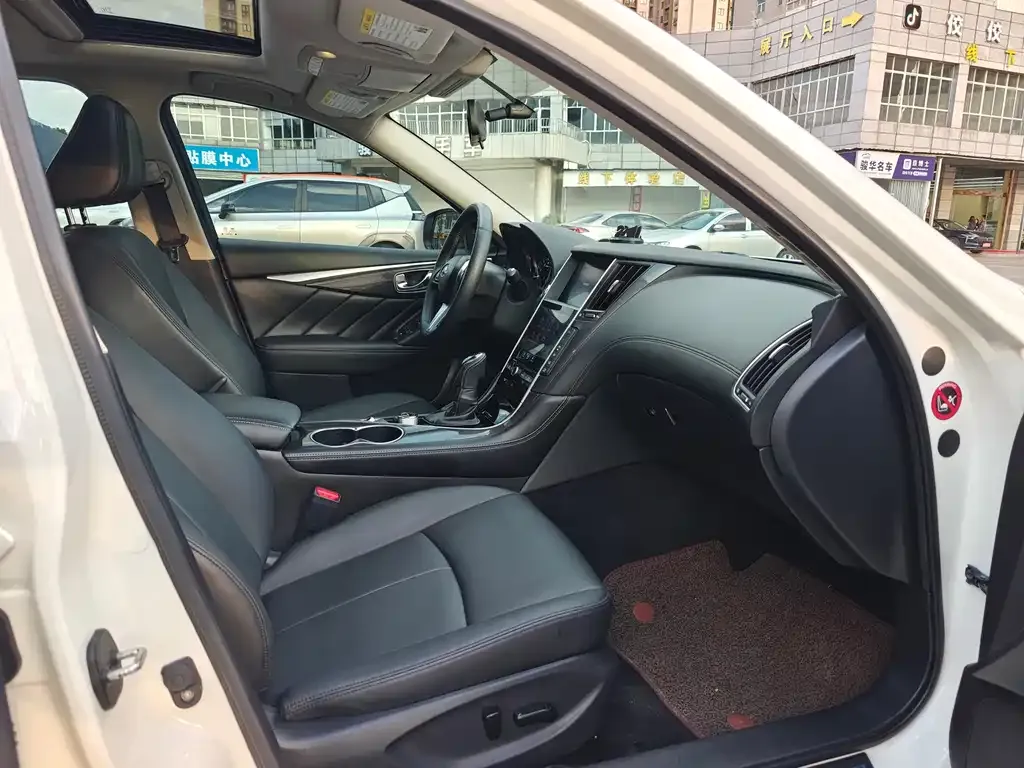 Infiniti Q50L 2023 из CN, фото 8