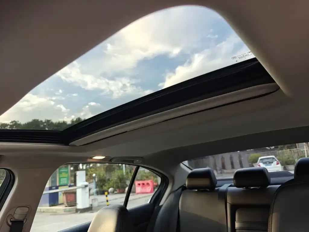 Infiniti Q50L 2023 из CN, фото 9