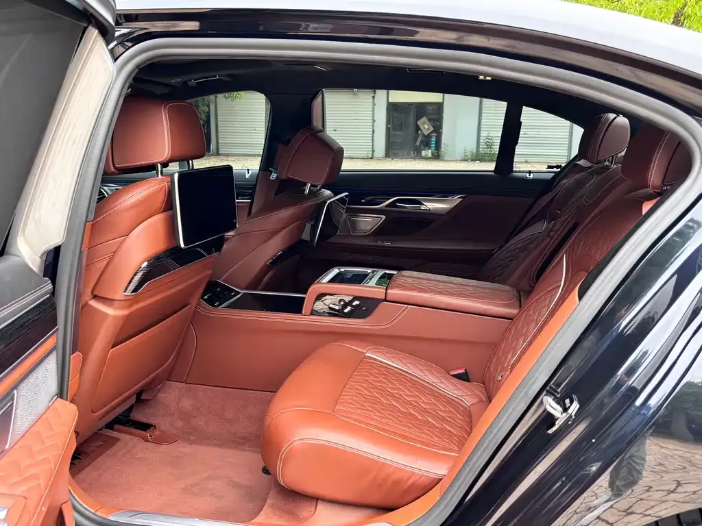 BMW 7 Series 2021 из CN, фото 9