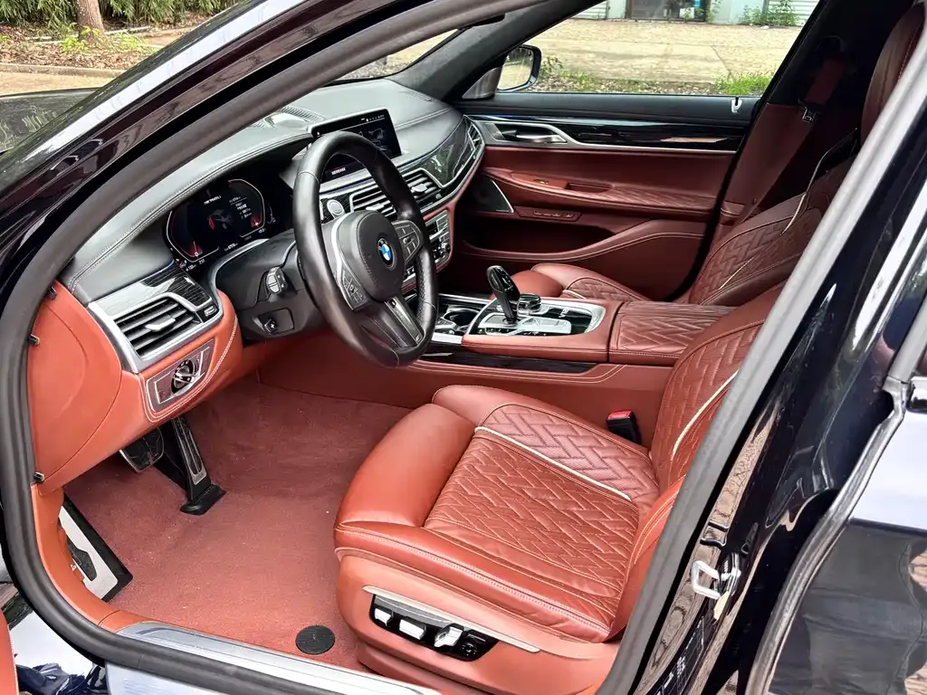 BMW 7 Series 2021 из CN, фото 3