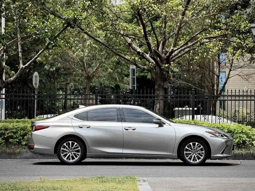 Lexus ES — фото 10
