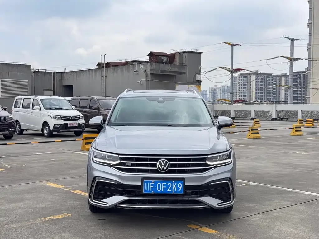 Volkswagen Tiguan L — фото 2