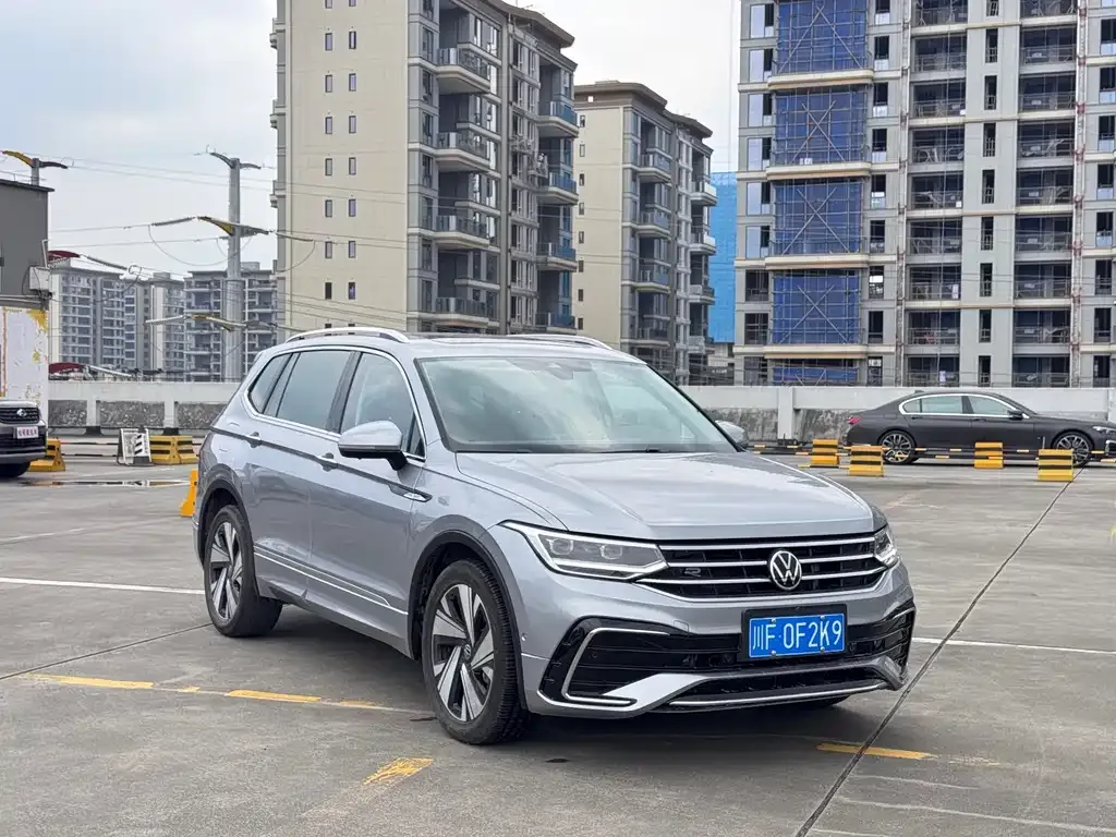 Volkswagen Tiguan L — фото 9