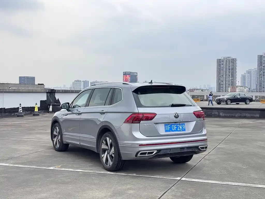 Volkswagen Tiguan L — фото 10
