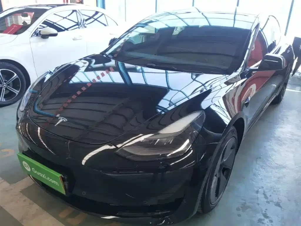 Tesla Model 3 — фото 1