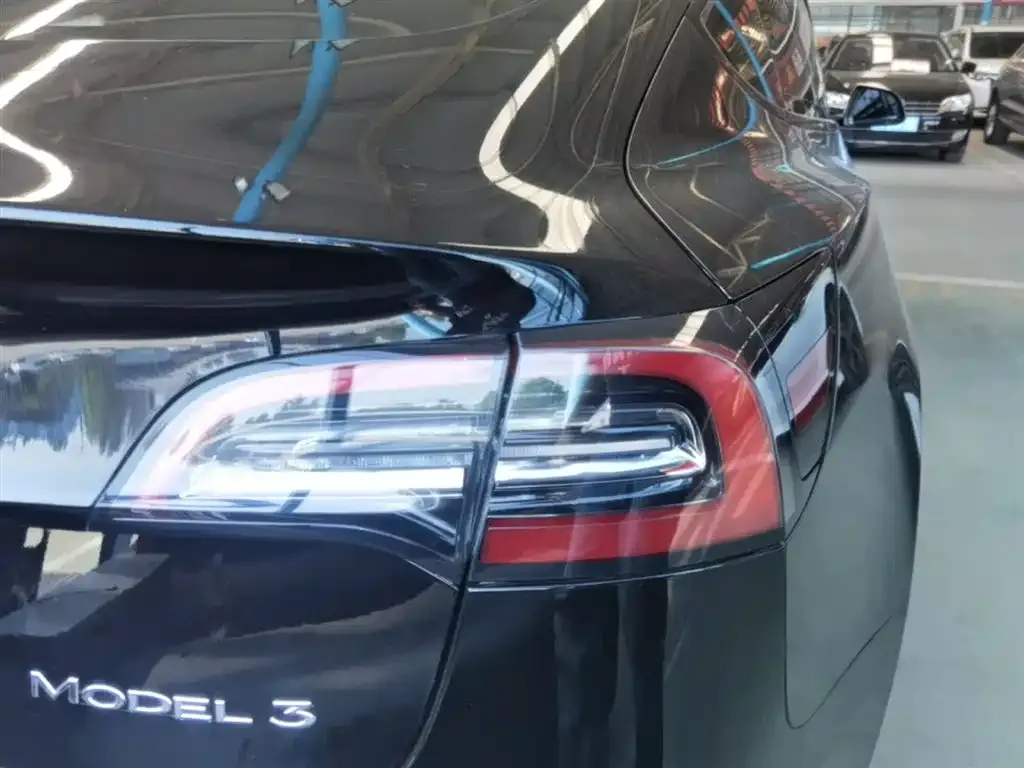 Tesla Model 3 — фото 10