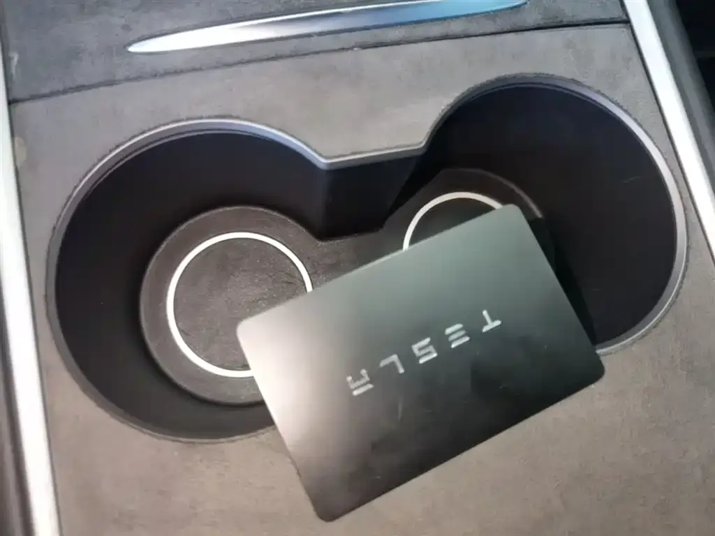 Tesla Model 3 — фото 3