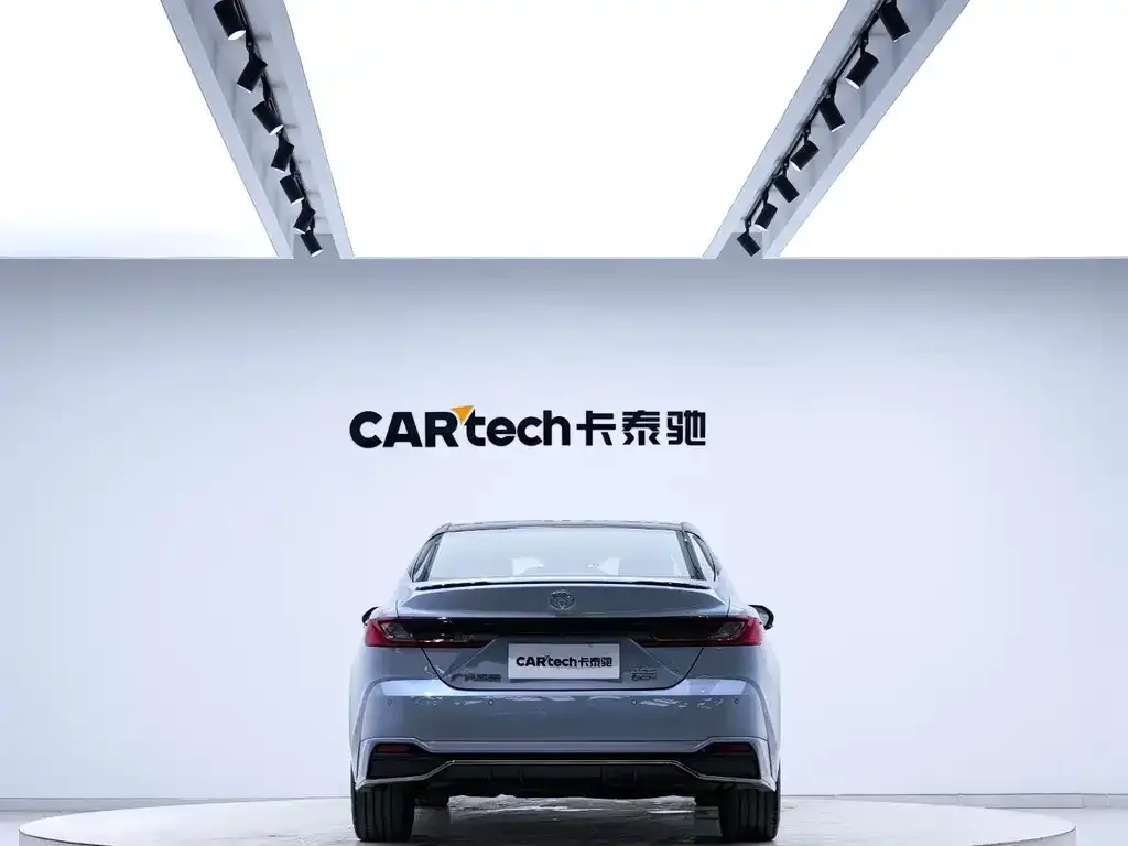 Toyota Camry — фото 3