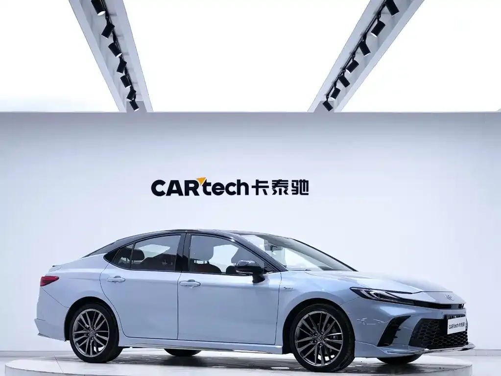 Toyota Camry — фото 4