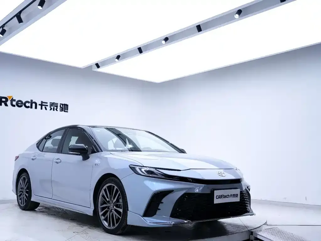 Toyota Camry — фото 7
