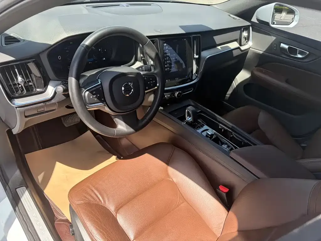 Volvo S60 2023 из CN, фото 3