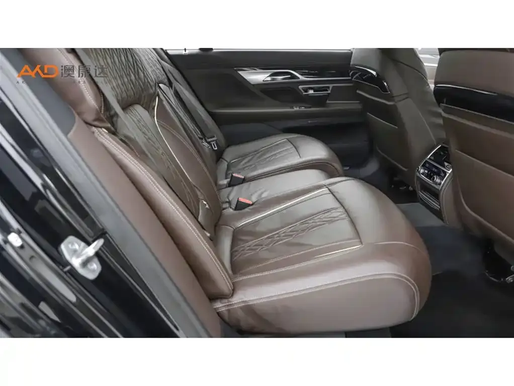 BMW 7 Series — фото 10