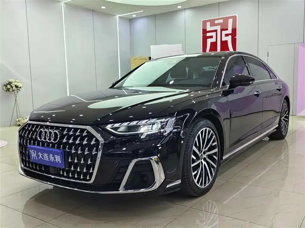 Audi A8 — фото 1