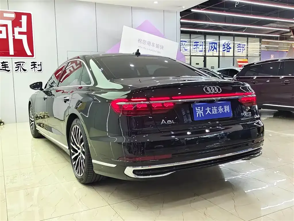 Audi A8 — фото 6