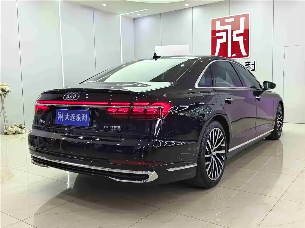Audi A8 — фото 2