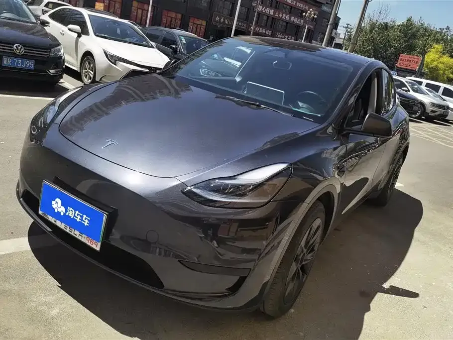 Tesla Model Y — фото 1