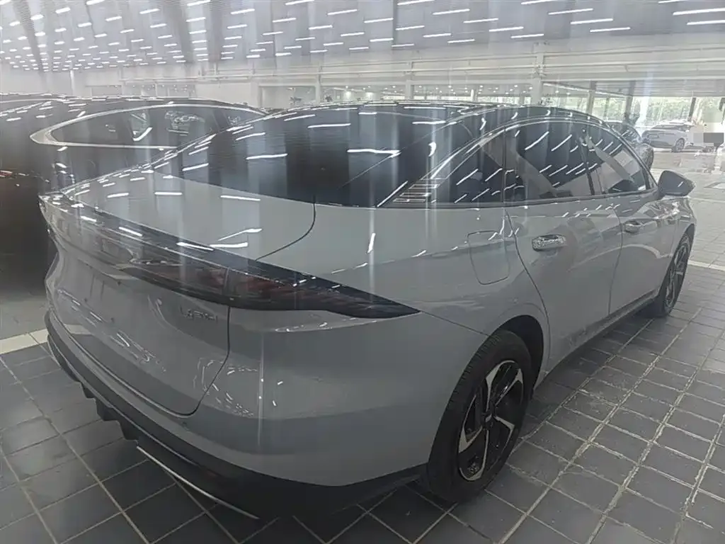 Geely Galaxy L6 — фото 10