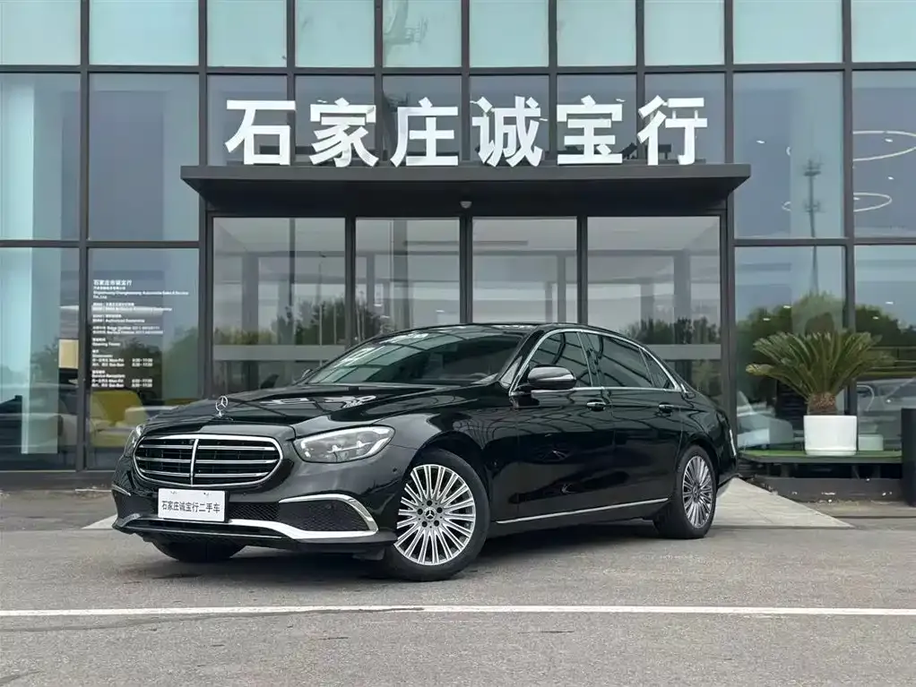 Mercedes-Benz E-Class — фото 1