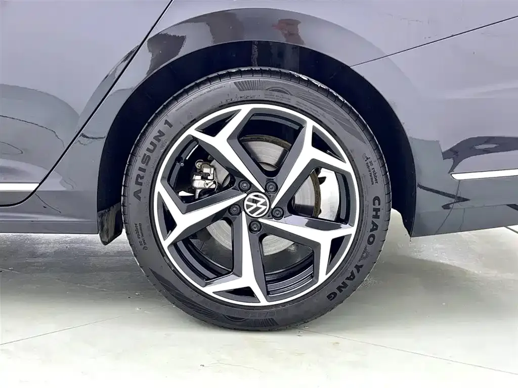 Volkswagen Passat — фото 10