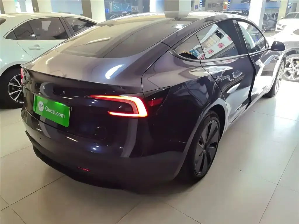 Tesla Model 3 — фото 2