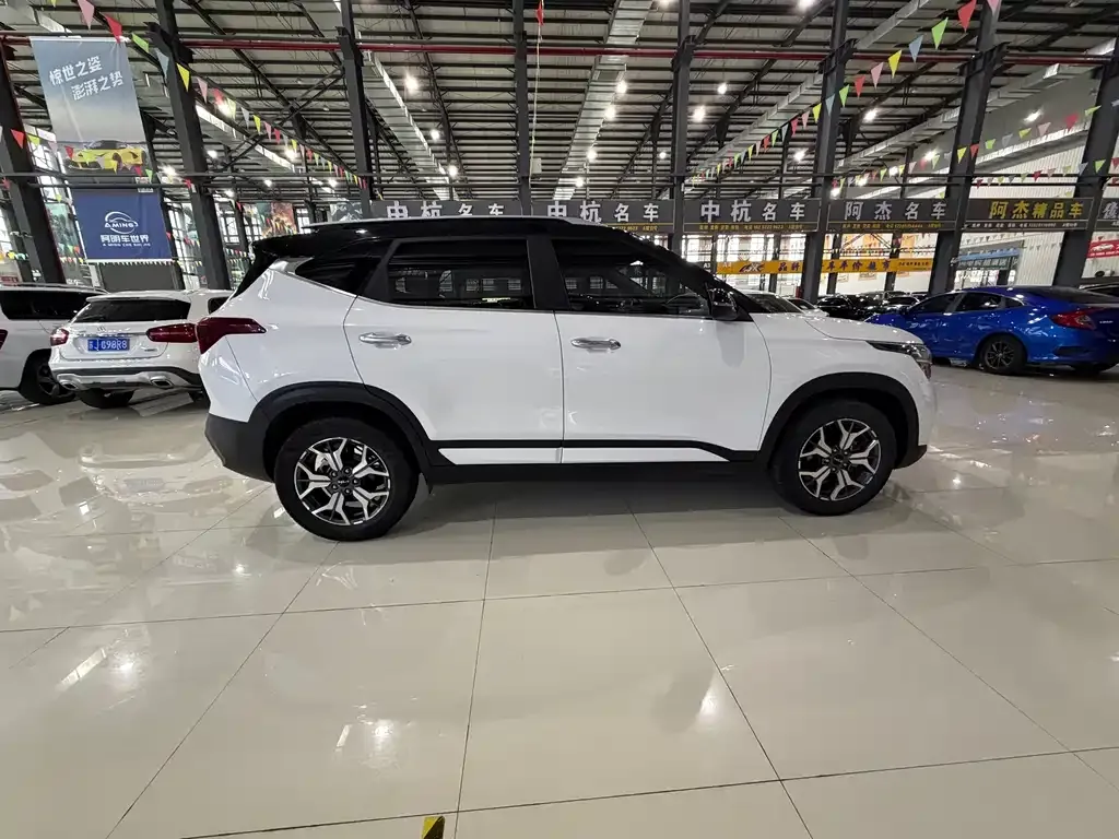 Kia KX3 2022 из CN, фото 8