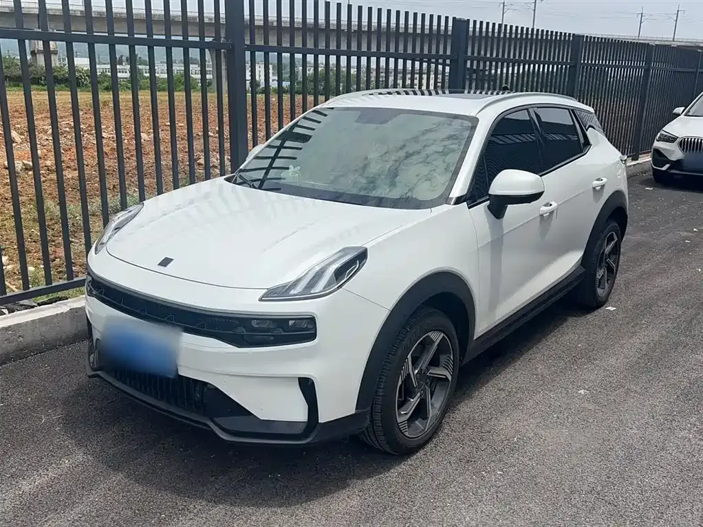 Lynk & Co 06