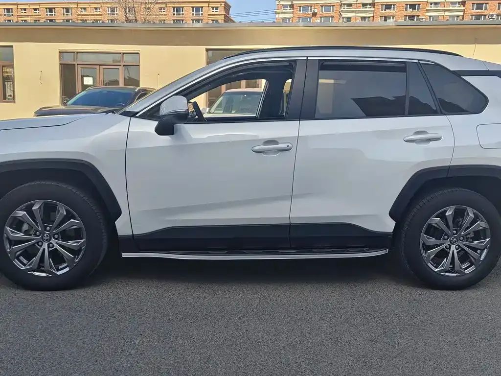 Toyota RAV4 — фото 10