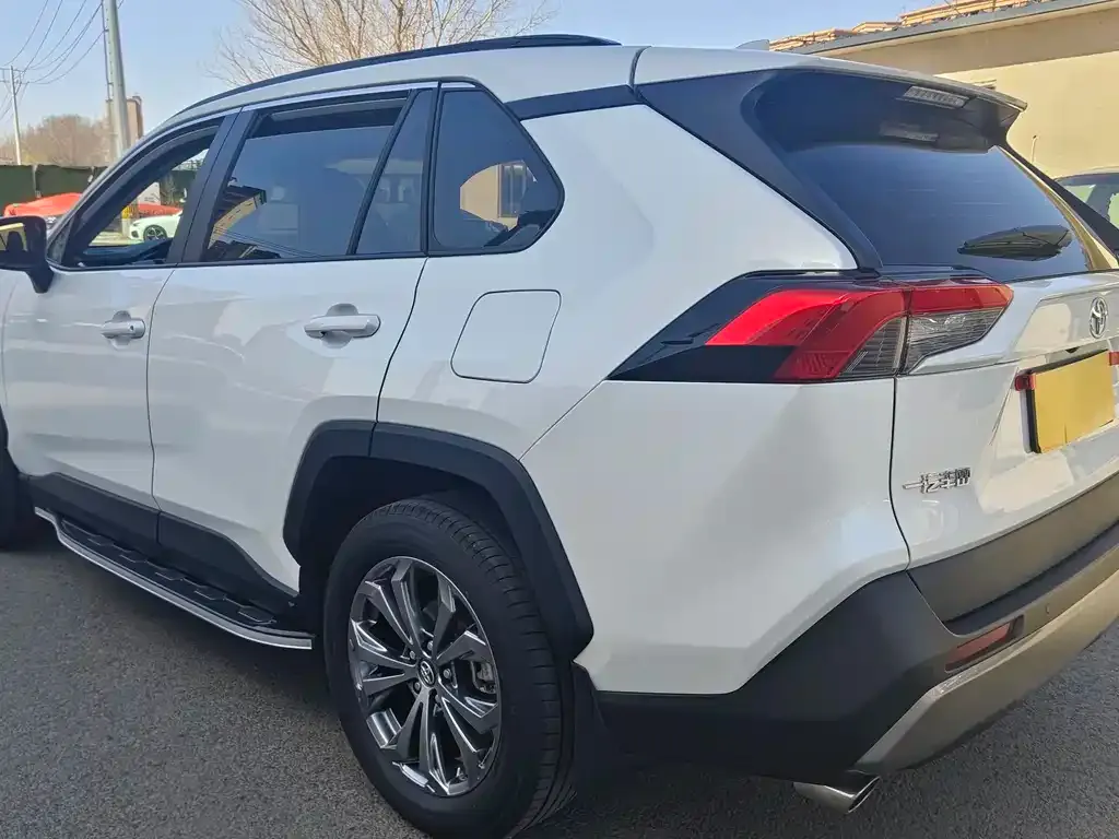 Toyota RAV4 — фото 4