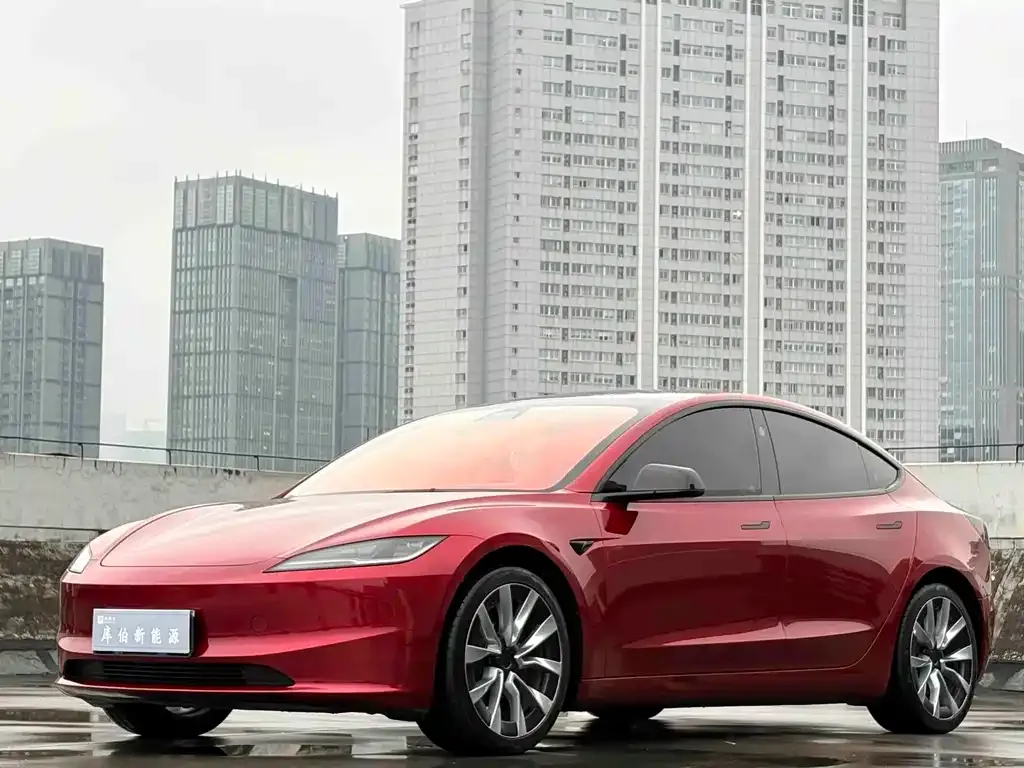 Tesla Model 3 — фото 1
