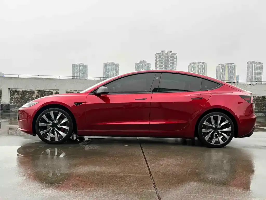 Tesla Model 3 — фото 3