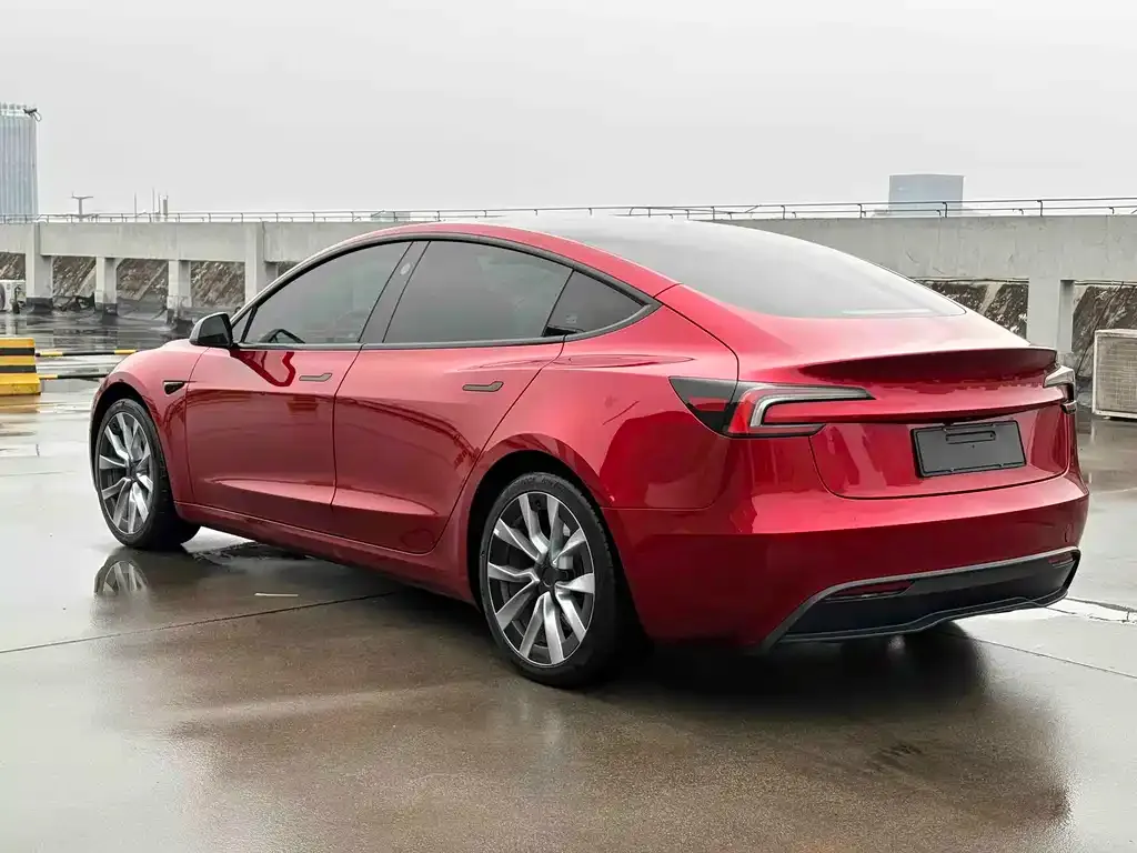 Tesla Model 3 — фото 4