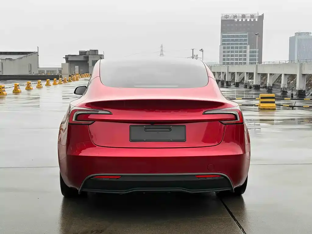 Tesla Model 3 — фото 2