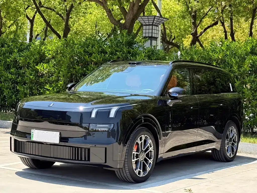 Lynk & Co 900
