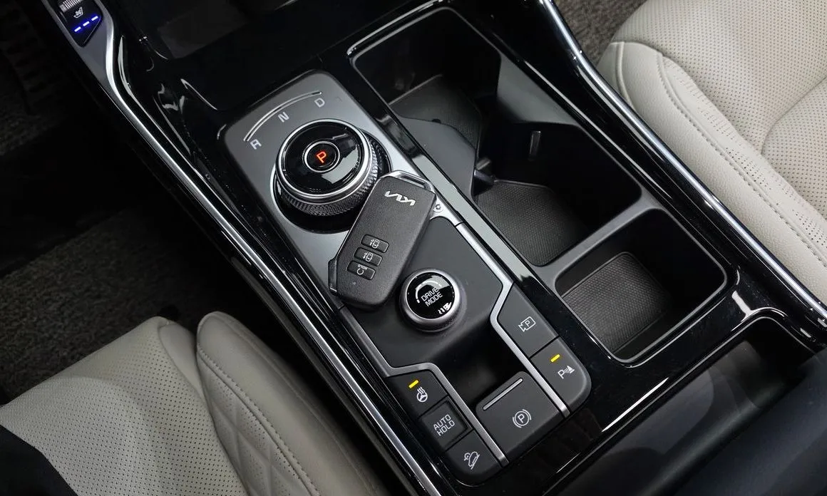 Kia Sorento — фото 7