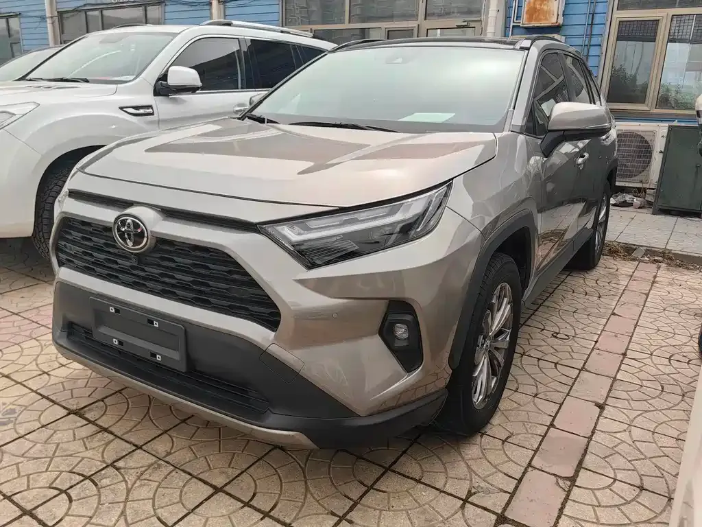 Toyota RAV4 — фото 1